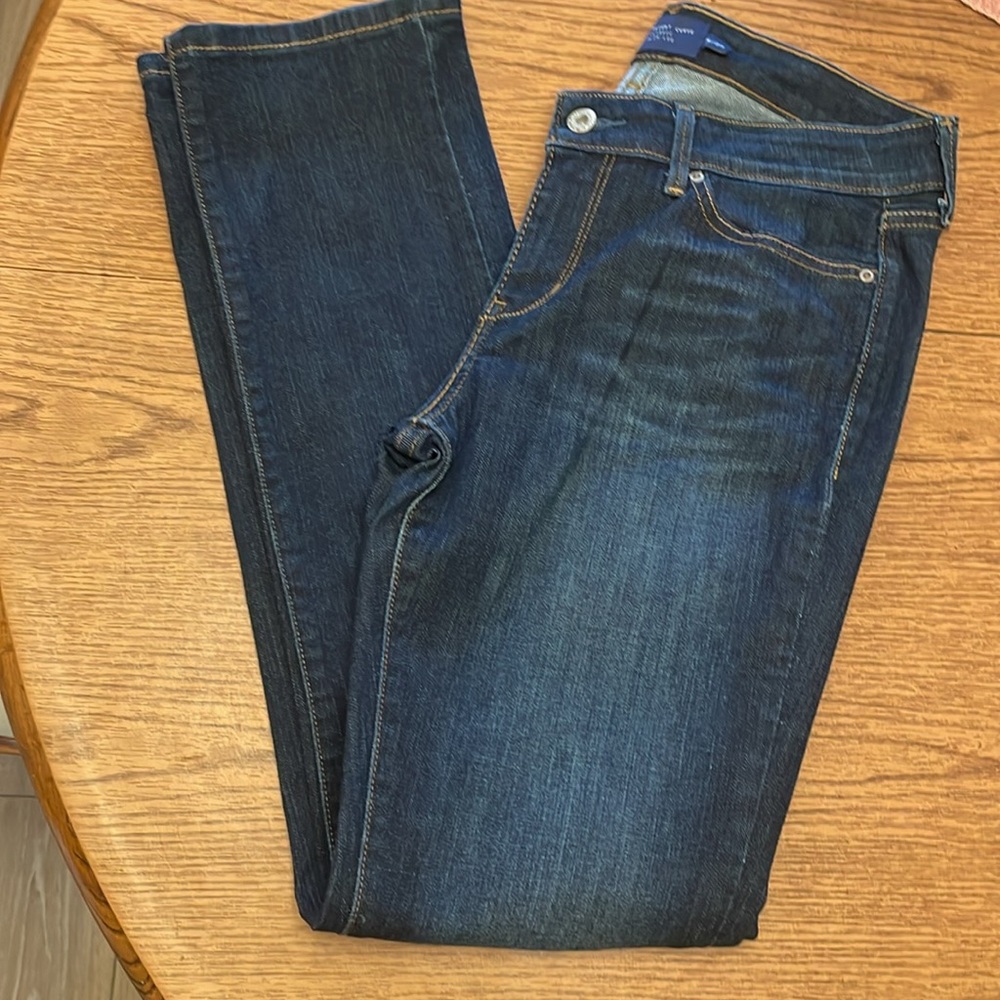 Levi's Women's Straight Leg Jeans - Dark Blue size  8/29.
NWOT, never worn.